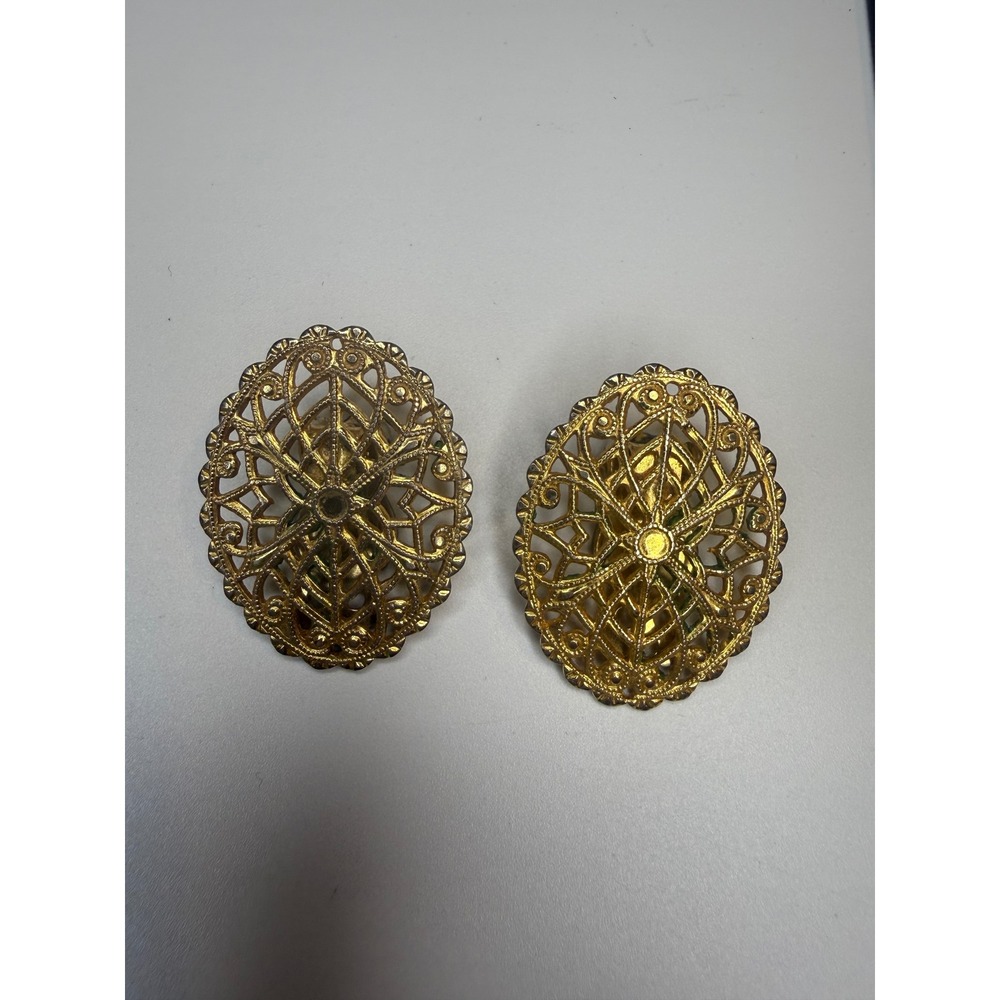 Gold Tone Filigree Oval Clip On Earrings Ornate Openwork Scalloped Edge Jewelry